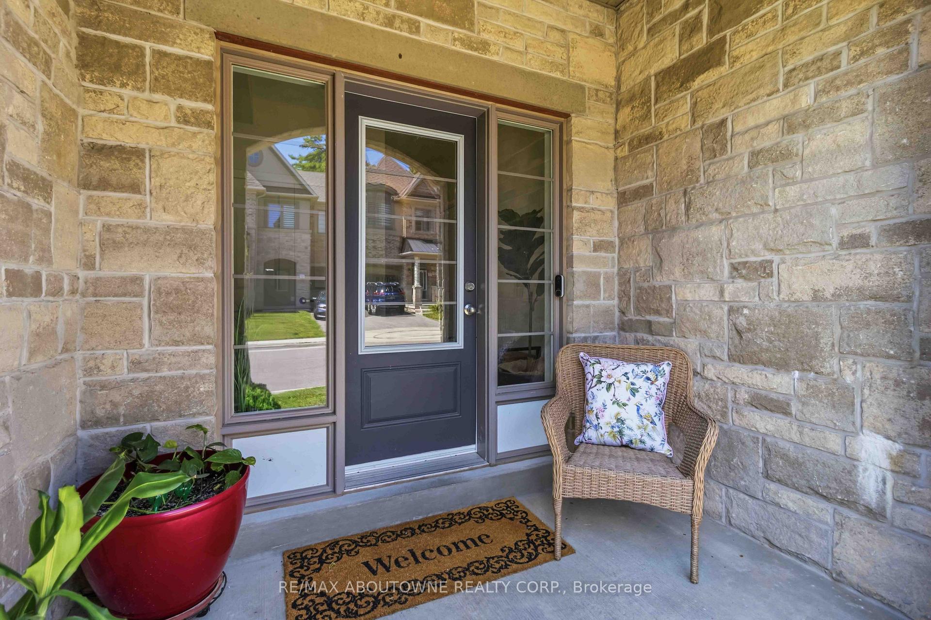Photo 2 of 14 Summerbeam Way, Brampton, Bram West — HOMEH