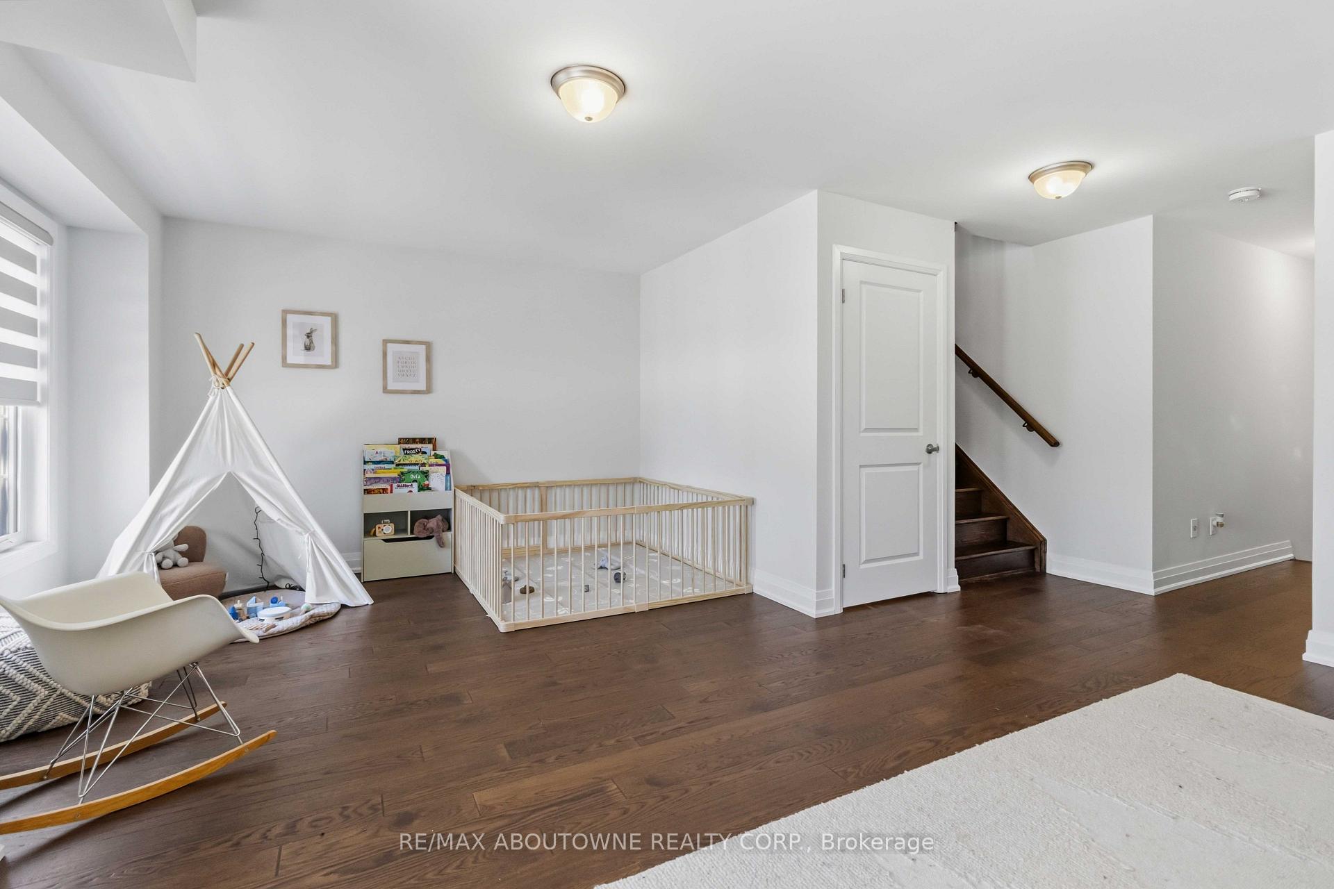 Photo 11 of 14 Summerbeam Way, Brampton, Bram West — HOMEH