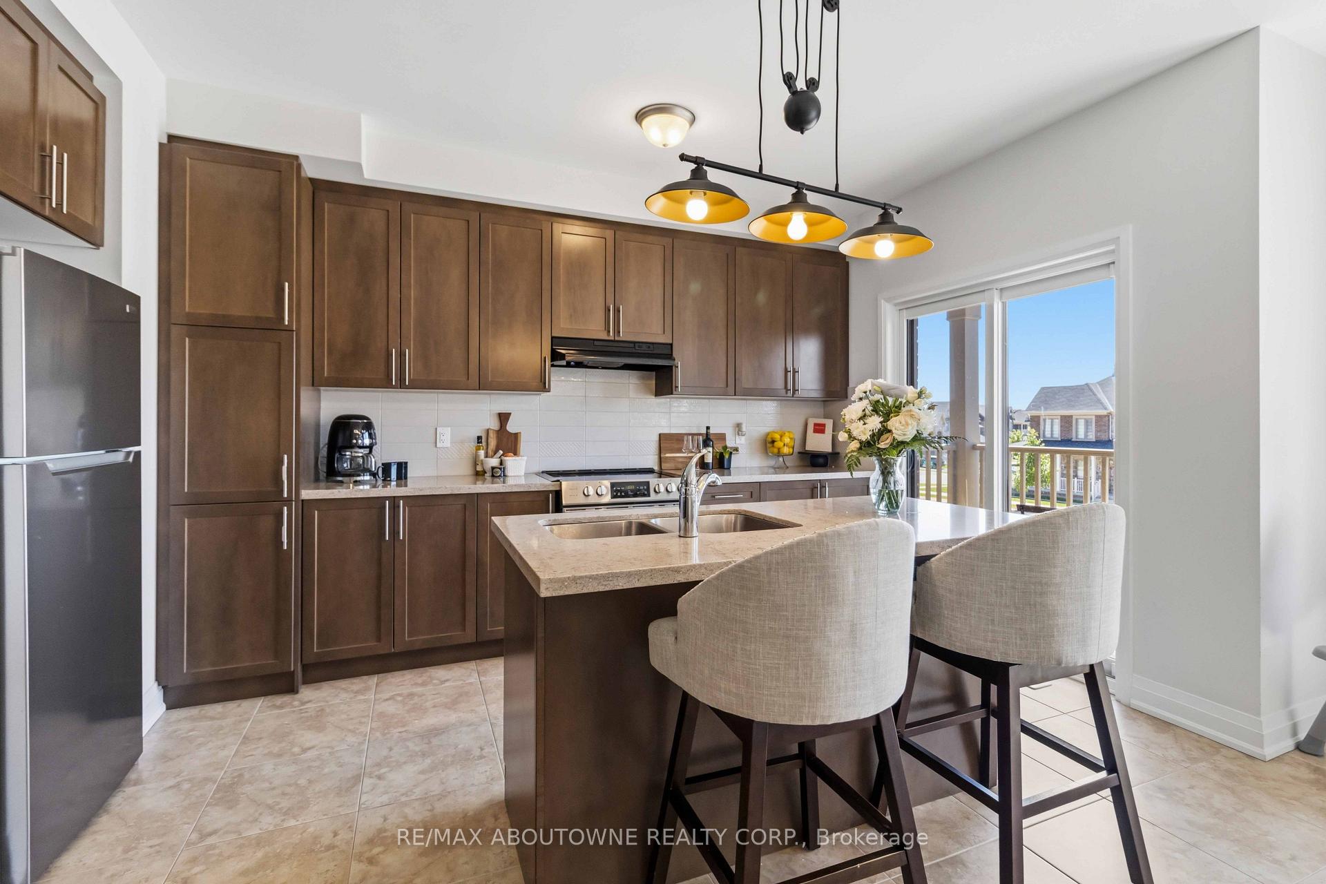 Photo 15 of 14 Summerbeam Way, Brampton, Bram West — HOMEH