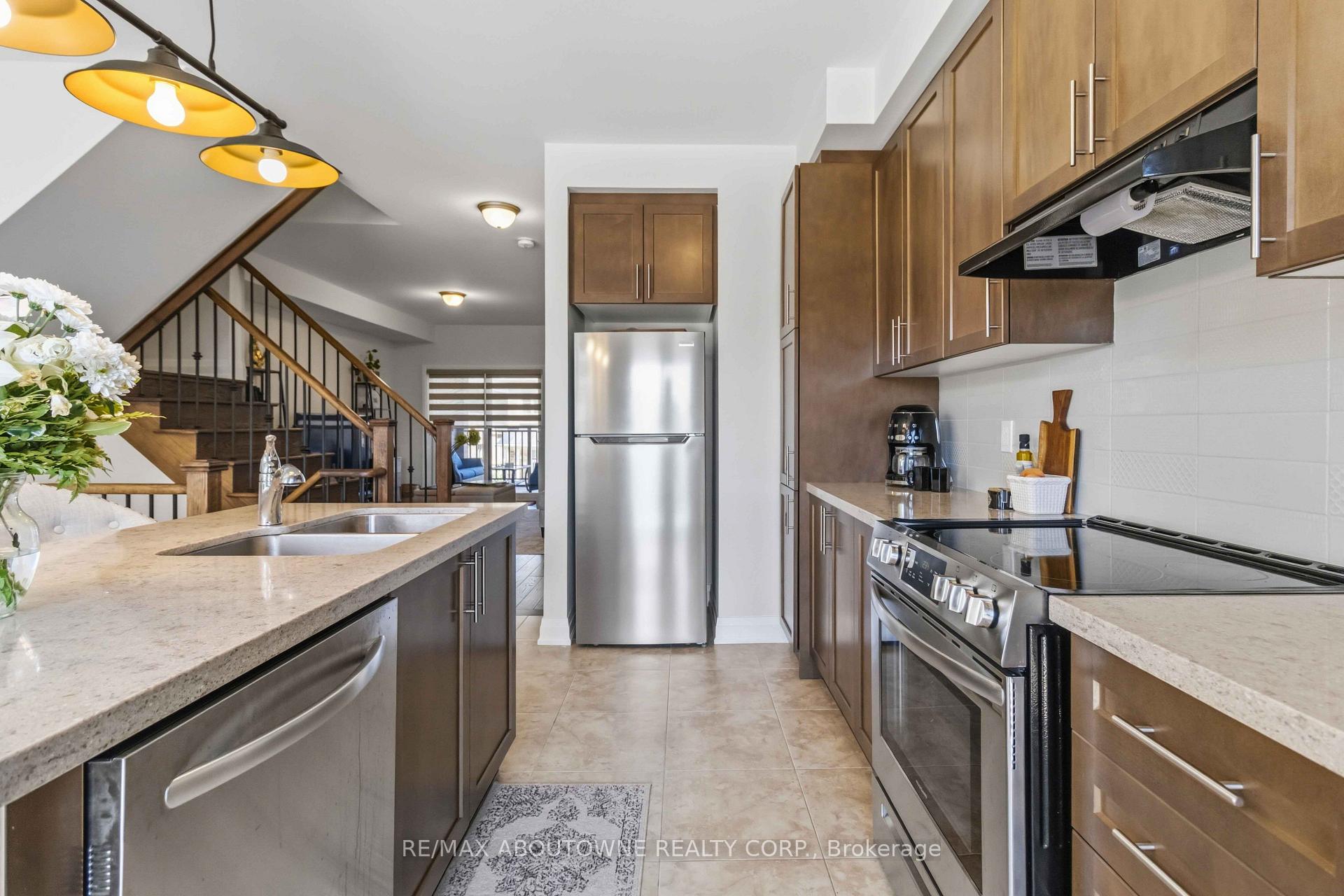 Photo 17 of 14 Summerbeam Way, Brampton, Bram West — HOMEH