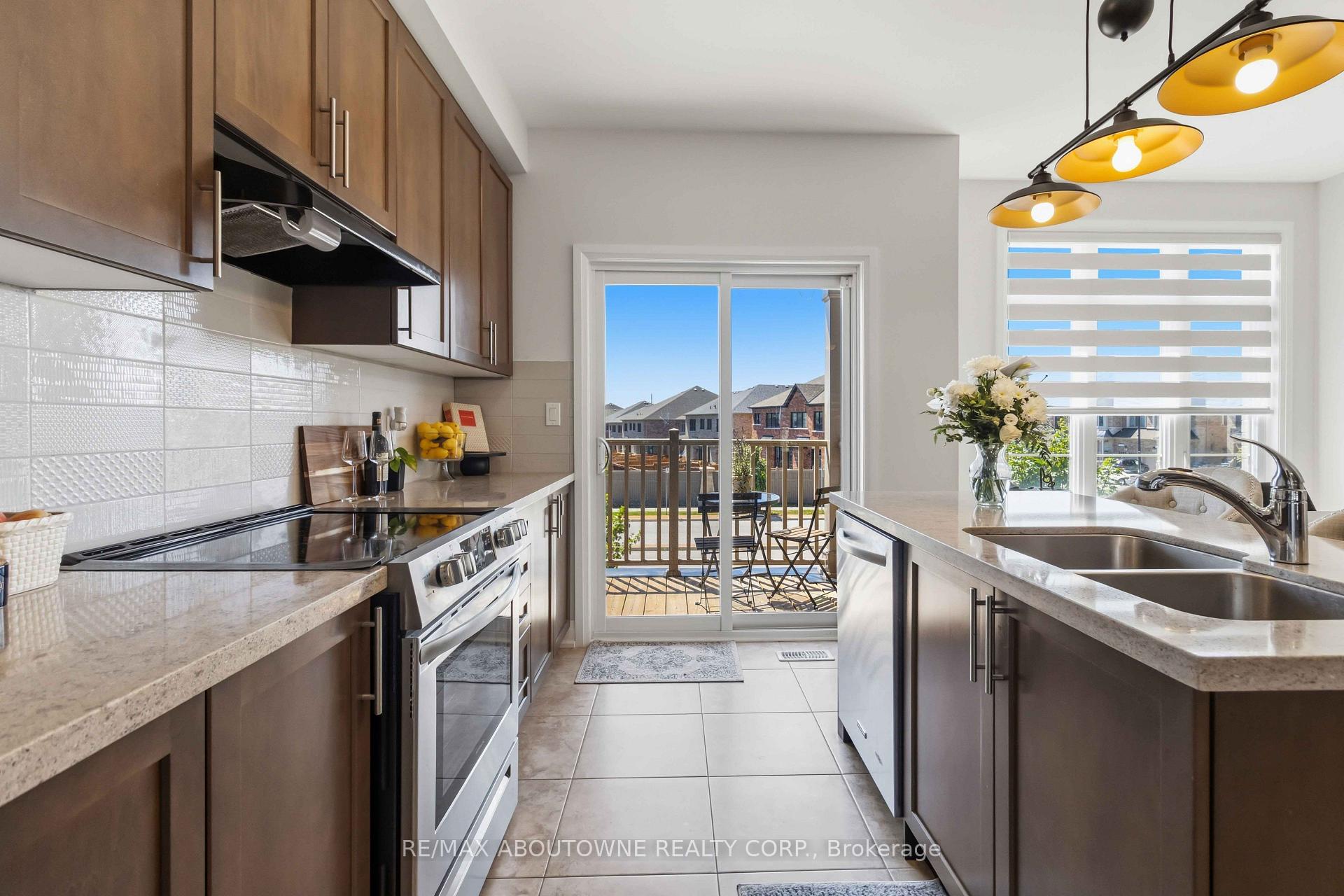 Photo 18 of 14 Summerbeam Way, Brampton, Bram West — HOMEH