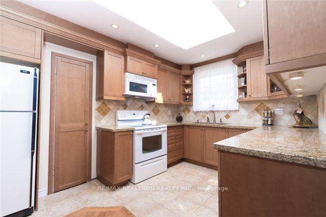 Photo 3 of 1458 Bridge Road, Oakville, West — HOMEH
