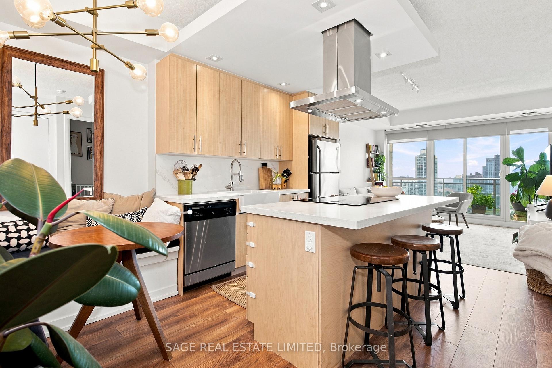 Front of Unit 1428, 165 Legion Road N