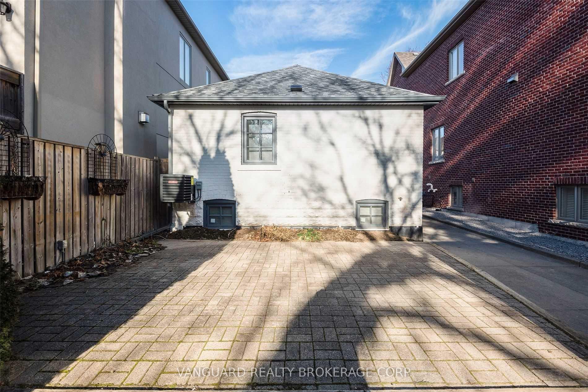 Photo 10 of Unit Basement, 187 Brooke Avenue, Toronto, Bedford Park-Nortown — HOMEH