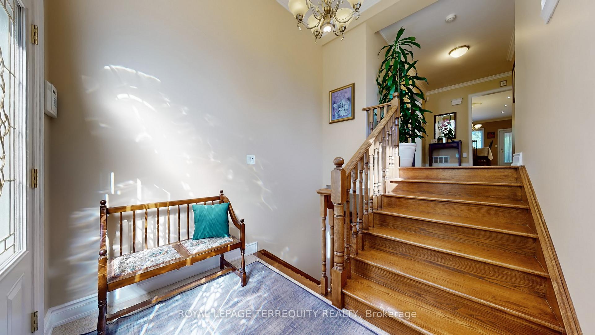 Photo 8 of 134 Hadrian Drive, Etobicoke, Elms-Old Rexdale — HOMEH