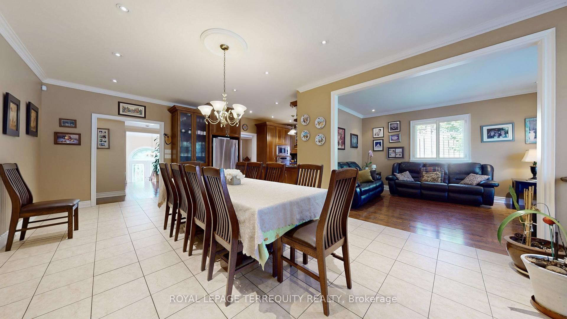 Photo 15 of 134 Hadrian Drive, Etobicoke, Elms-Old Rexdale — HOMEH