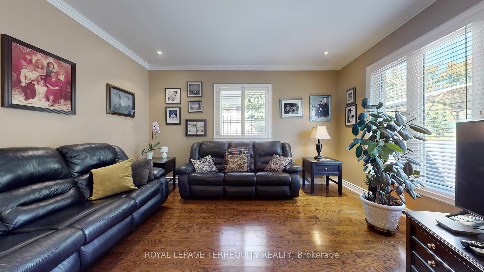 Photo 20 of 134 Hadrian Drive, Etobicoke, Elms-Old Rexdale — HOMEH