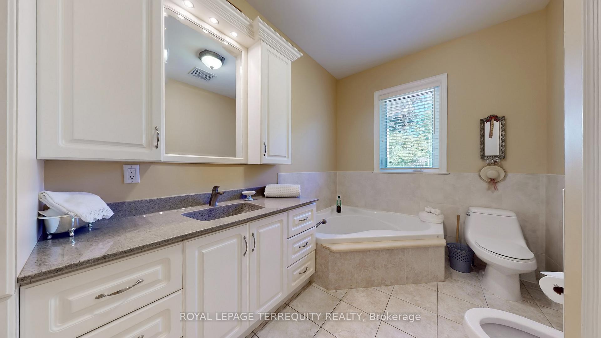 Photo 25 of 134 Hadrian Drive, Etobicoke, Elms-Old Rexdale — HOMEH