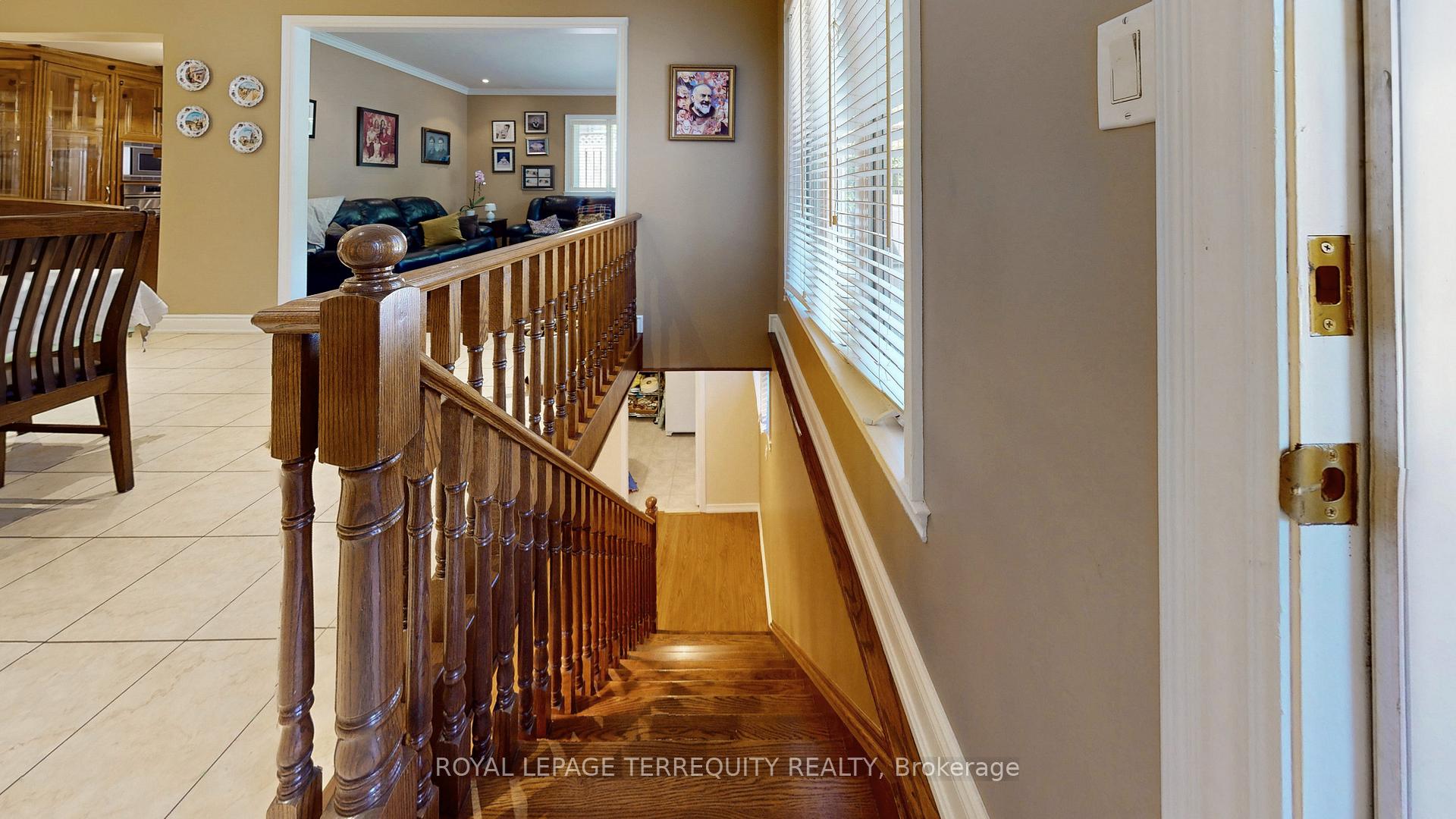Photo 31 of 134 Hadrian Drive, Etobicoke, Elms-Old Rexdale — HOMEH