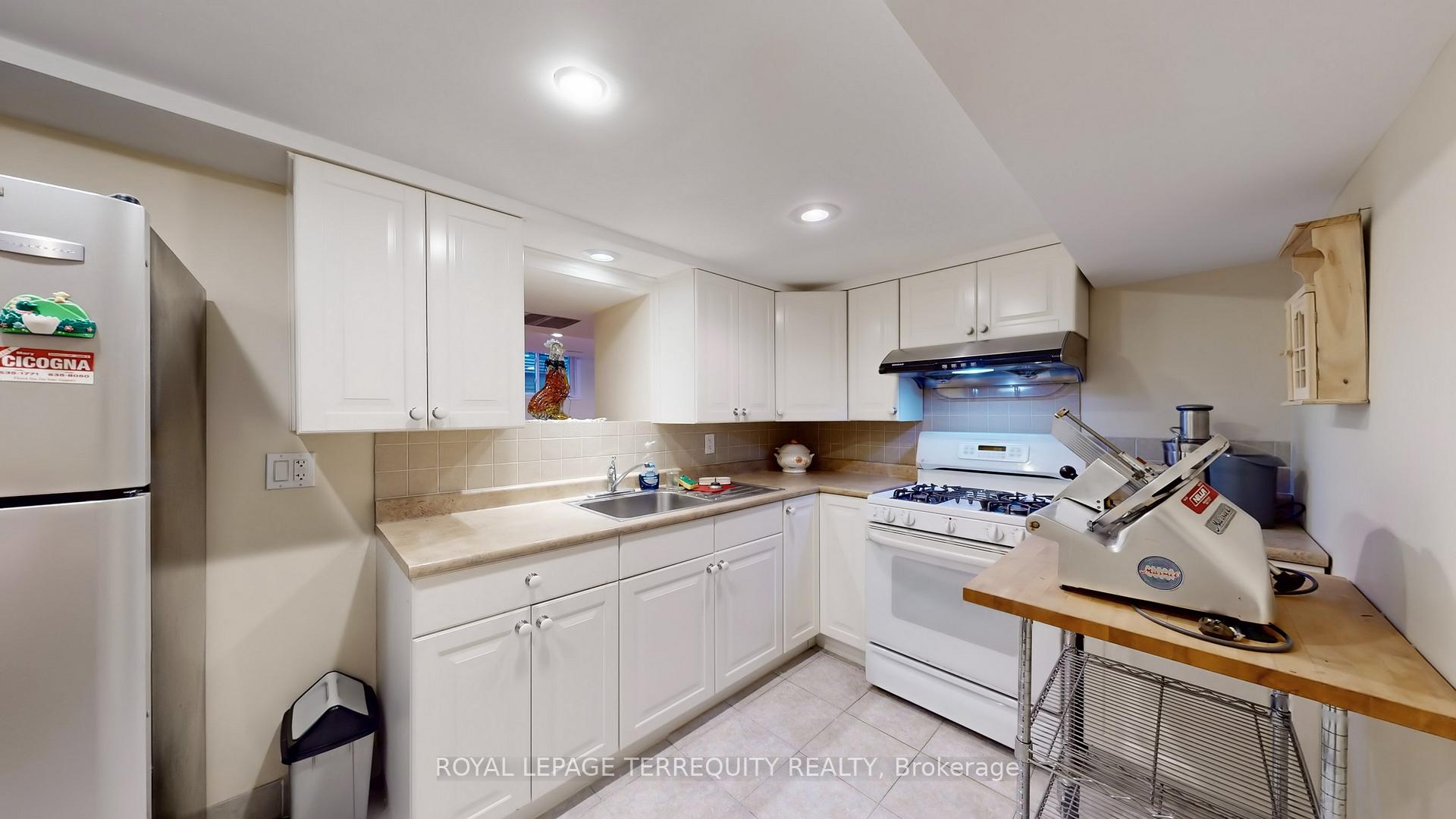 Photo 37 of 134 Hadrian Drive, Etobicoke, Elms-Old Rexdale — HOMEH