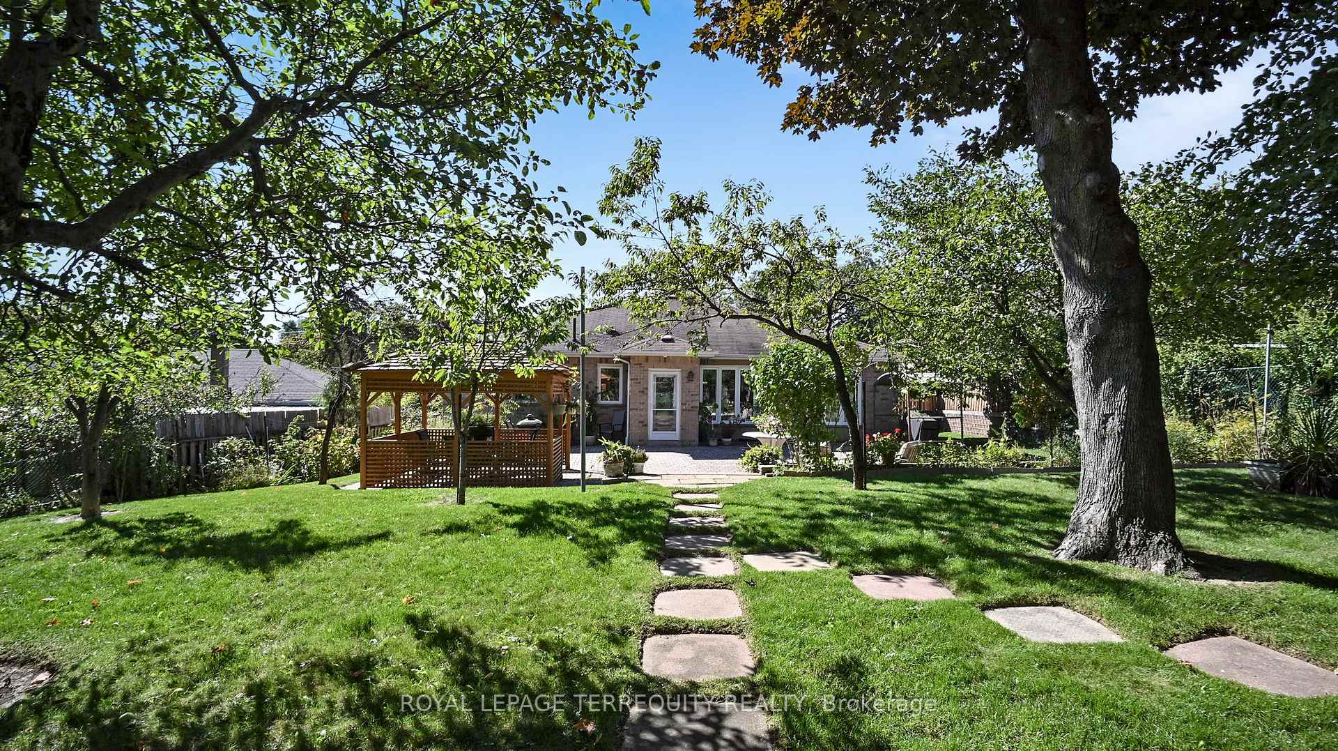 Photo 39 of 134 Hadrian Drive, Etobicoke, Elms-Old Rexdale — HOMEH