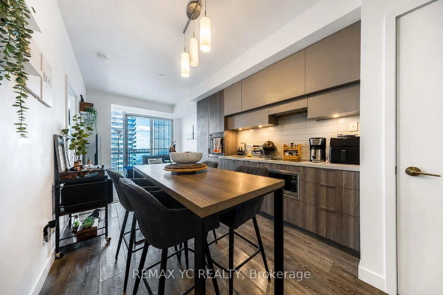 Photo 4 of Unit 4812, 8 Eglinton Avenue E, Toronto, Mount Pleasant West — HOMEH