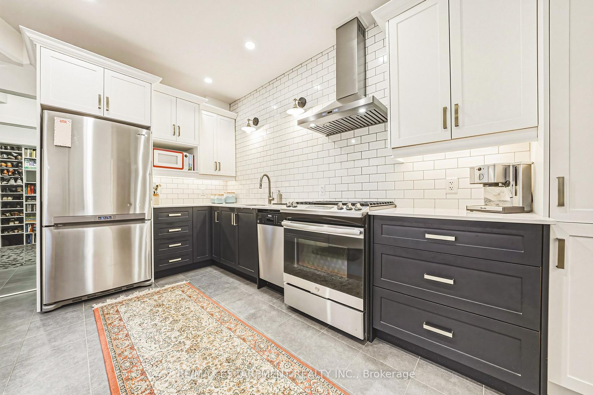 Photo 11 of 153 Elgin Street, Hamilton, Beasley — HOMEH