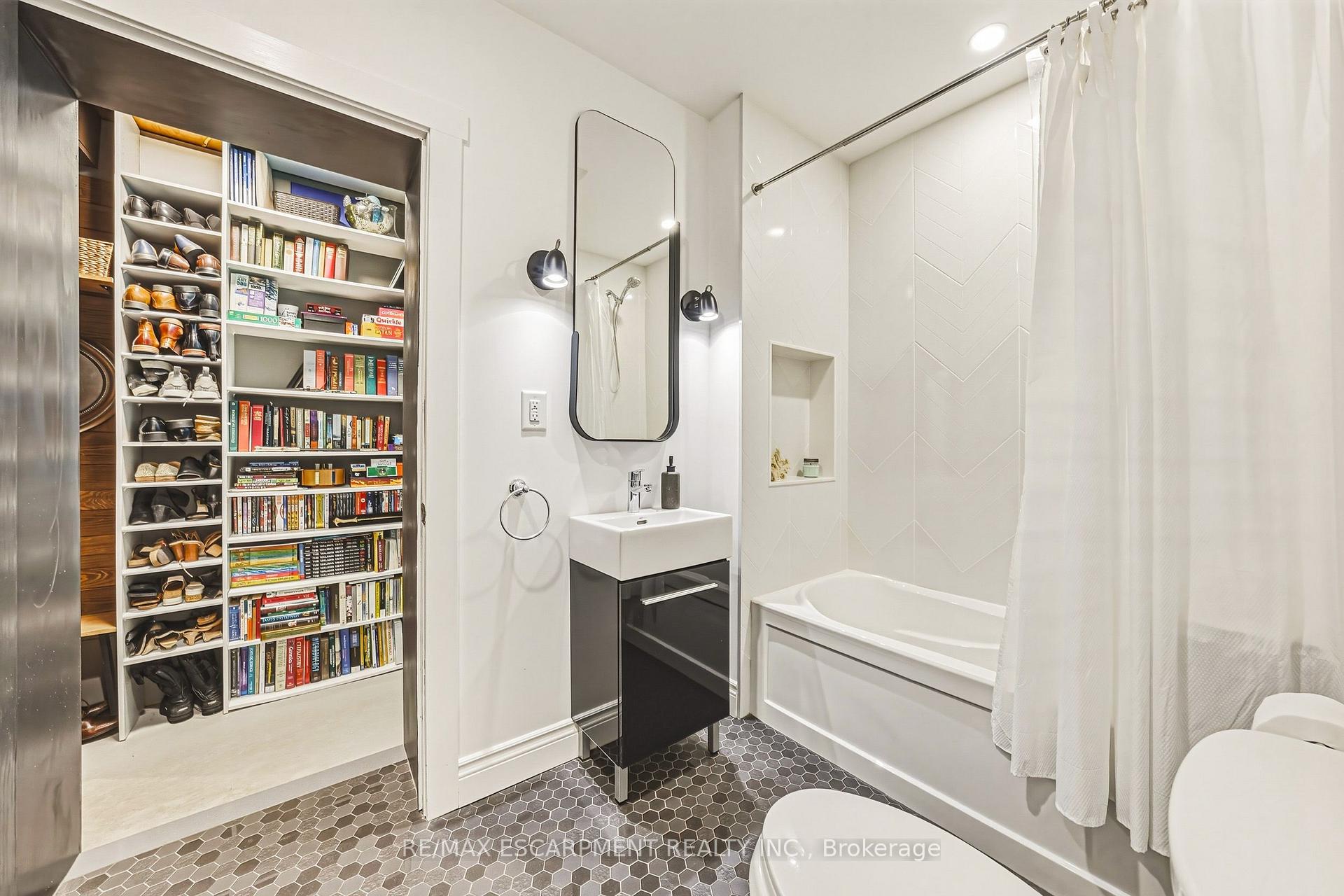 Photo 14 of 153 Elgin Street, Hamilton, Beasley — HOMEH