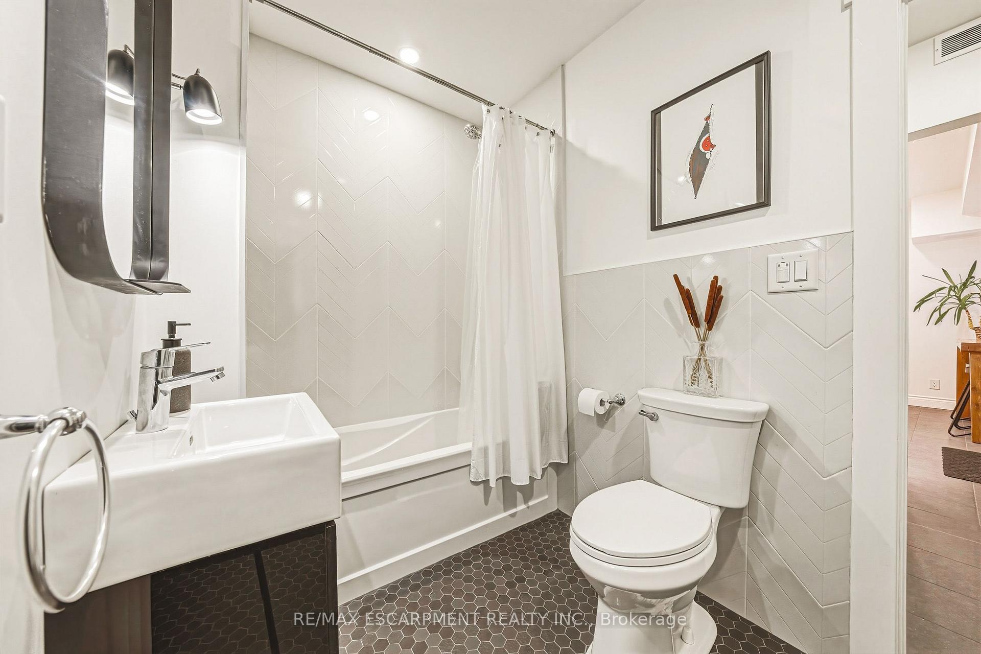 Photo 15 of 153 Elgin Street, Hamilton, Beasley — HOMEH