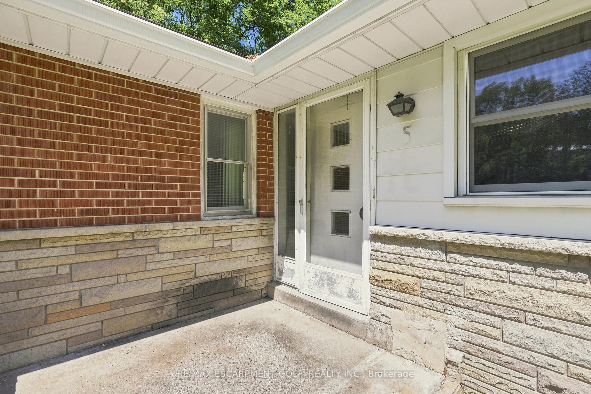 Photo 3 of 5 Hatfield Place, Hamilton, Dundas — HOMEH