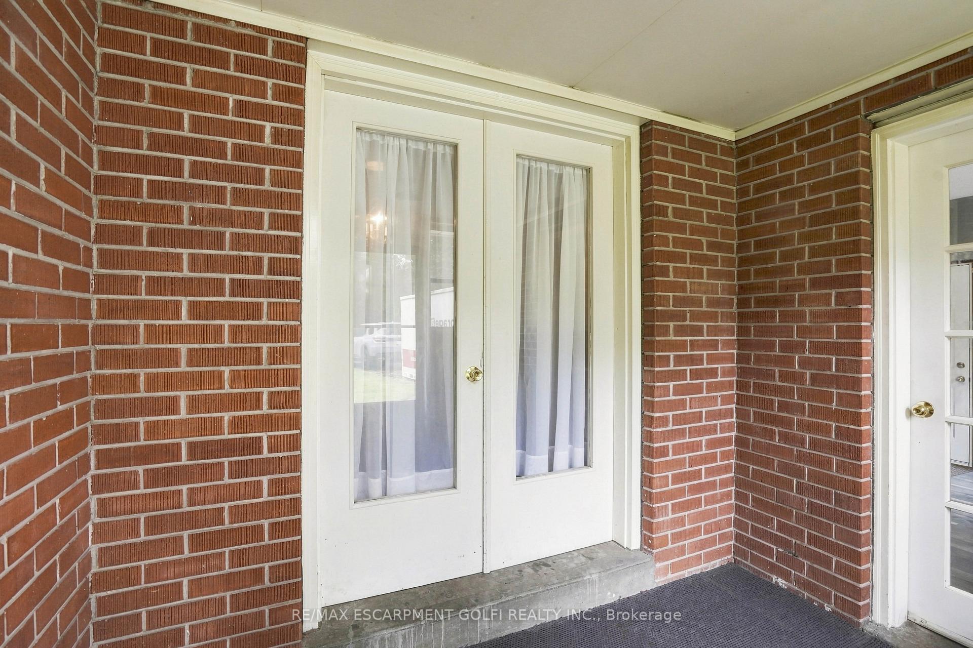 Photo 9 of 5 Hatfield Place, Hamilton, Dundas — HOMEH