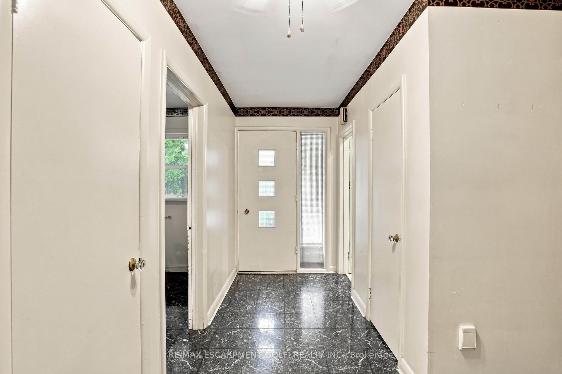 Photo 10 of 5 Hatfield Place, Hamilton, Dundas — HOMEH