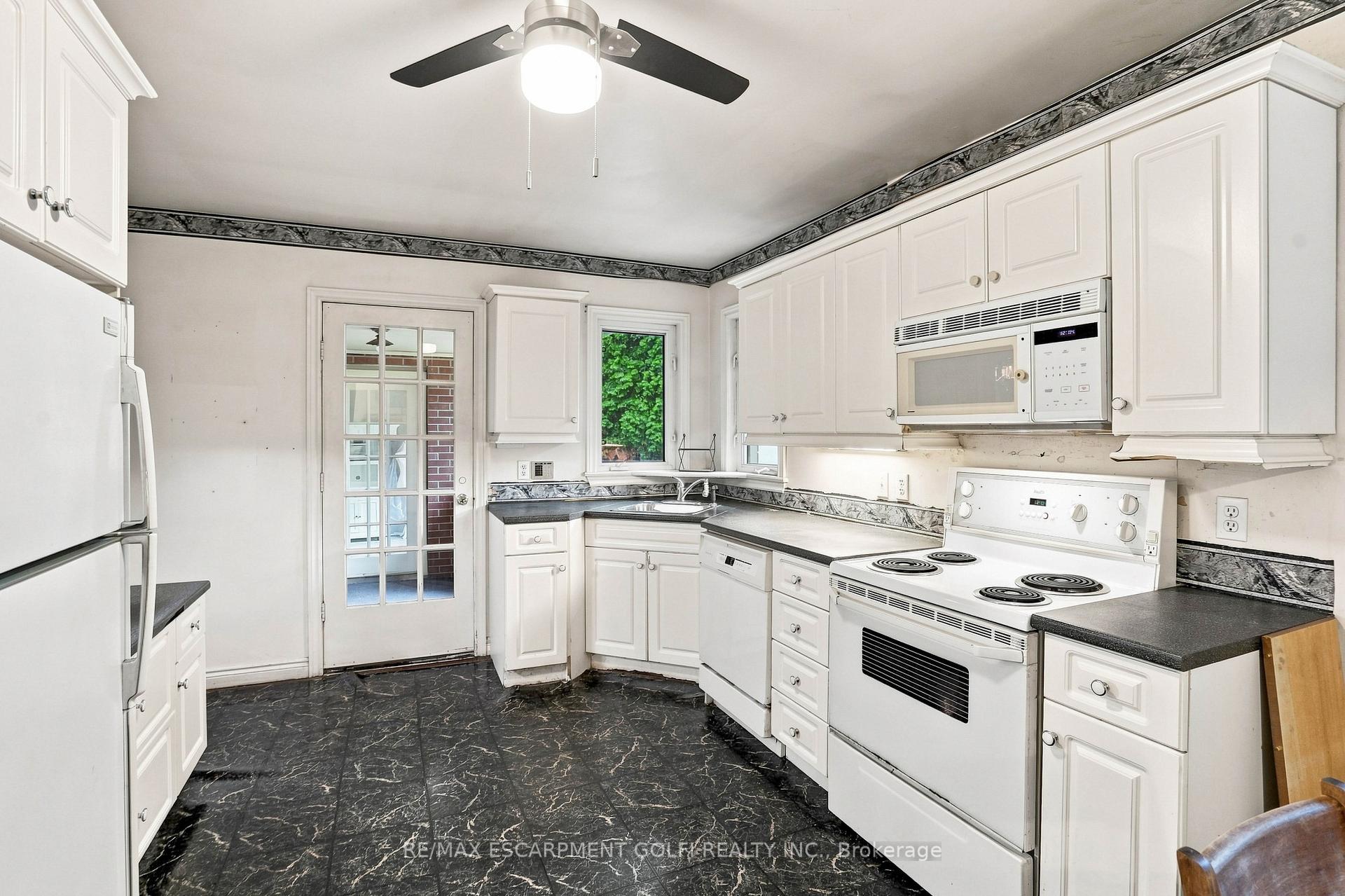 Photo 14 of 5 Hatfield Place, Hamilton, Dundas — HOMEH