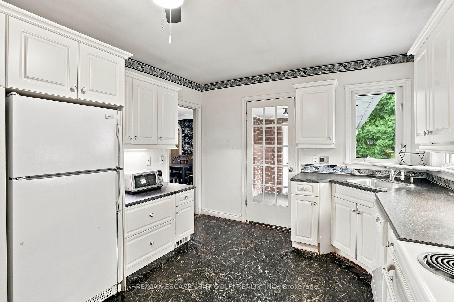 Photo 15 of 5 Hatfield Place, Hamilton, Dundas — HOMEH