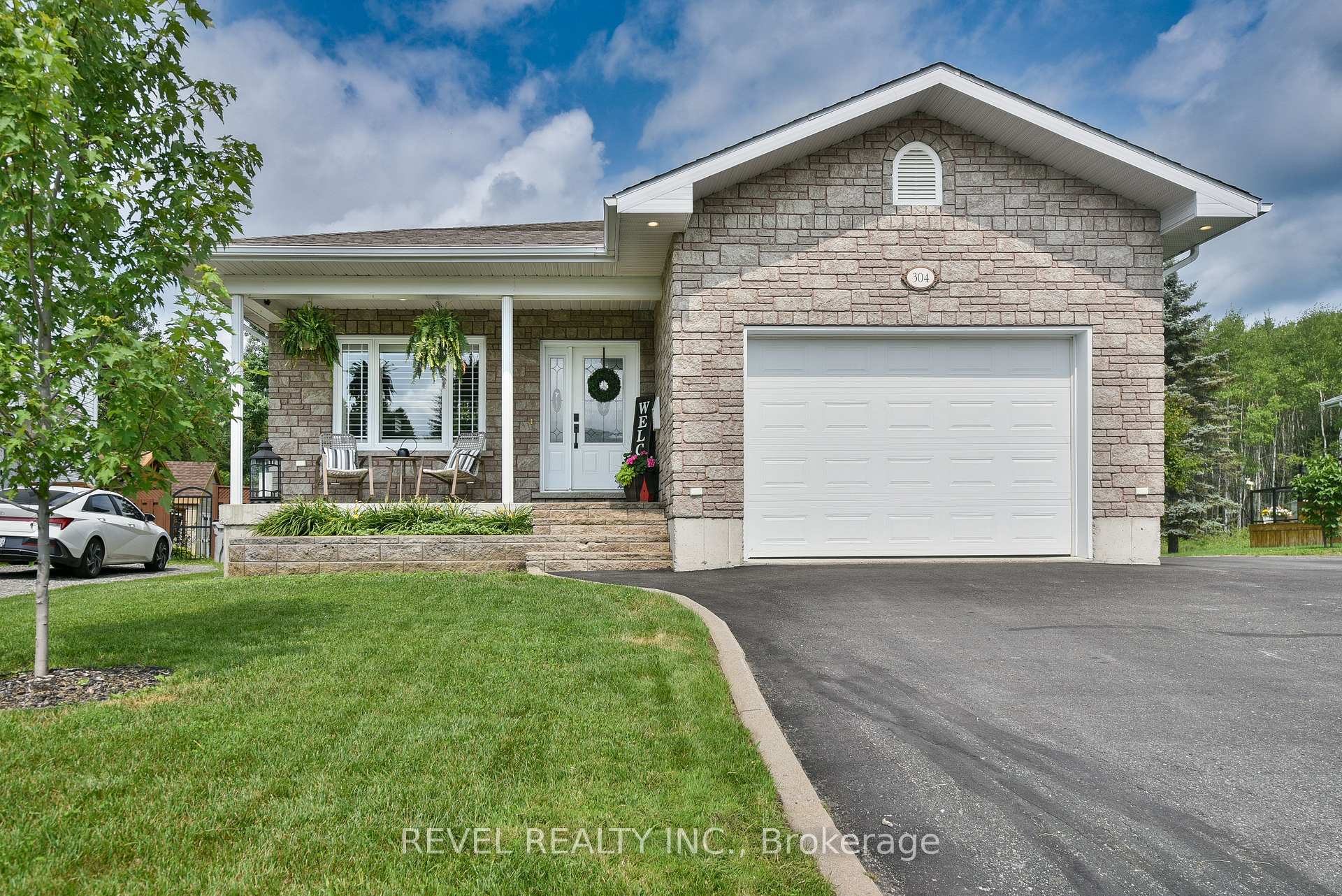 Front of 304 JV Bonhomme Boulevard
