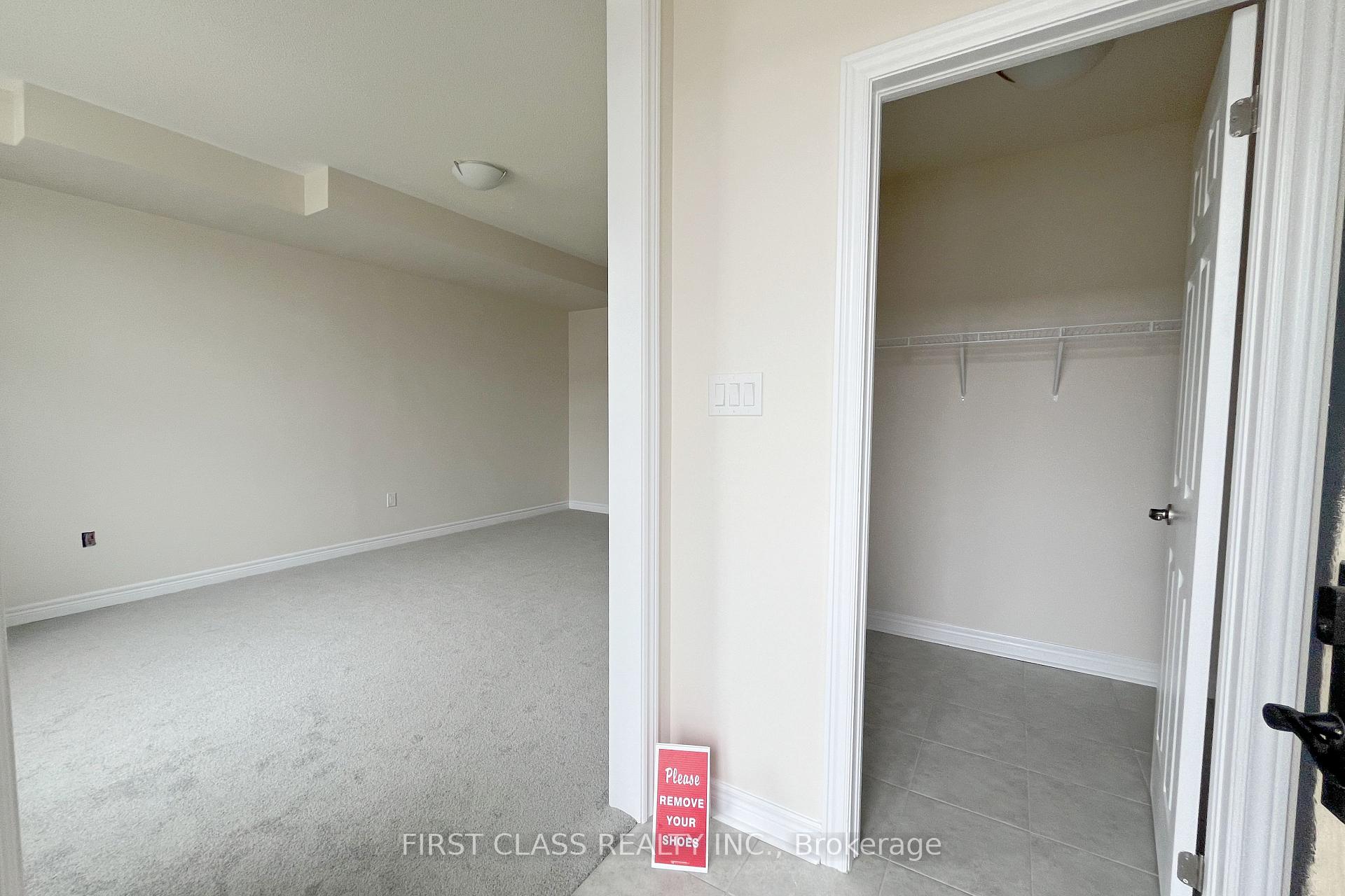 Photo 2 of 33 Mumbai Drive, Markham, Middlefield — HOMEH