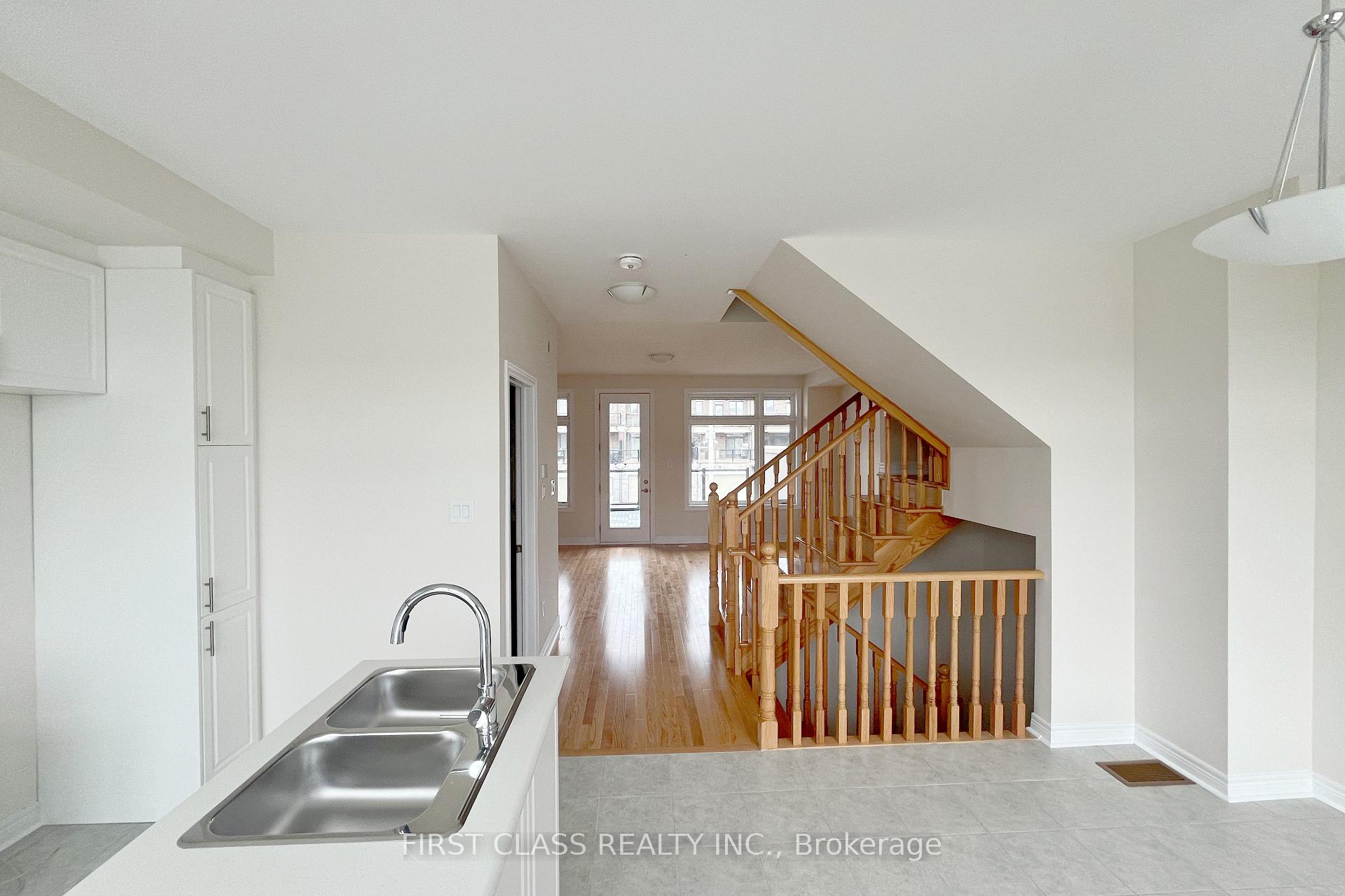 Photo 18 of 33 Mumbai Drive, Markham, Middlefield — HOMEH