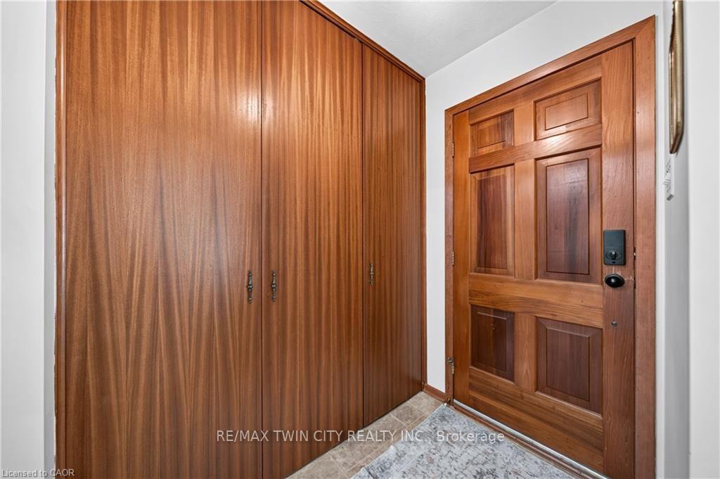 Photo 8 of 111 Kimberly Crescent, Cambridge — HOMEH