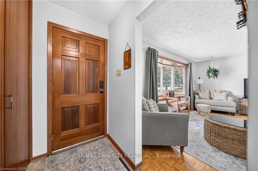 Photo 9 of 111 Kimberly Crescent, Cambridge — HOMEH