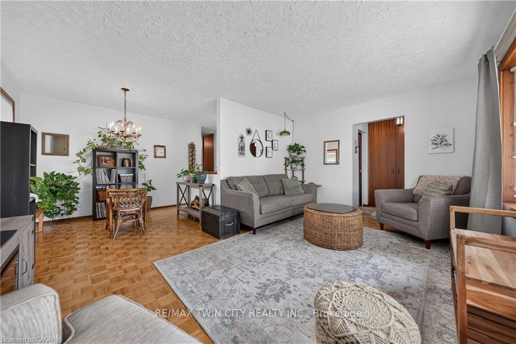 Photo 16 of 111 Kimberly Crescent, Cambridge — HOMEH