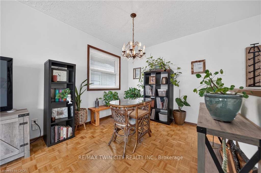 Photo 17 of 111 Kimberly Crescent, Cambridge — HOMEH