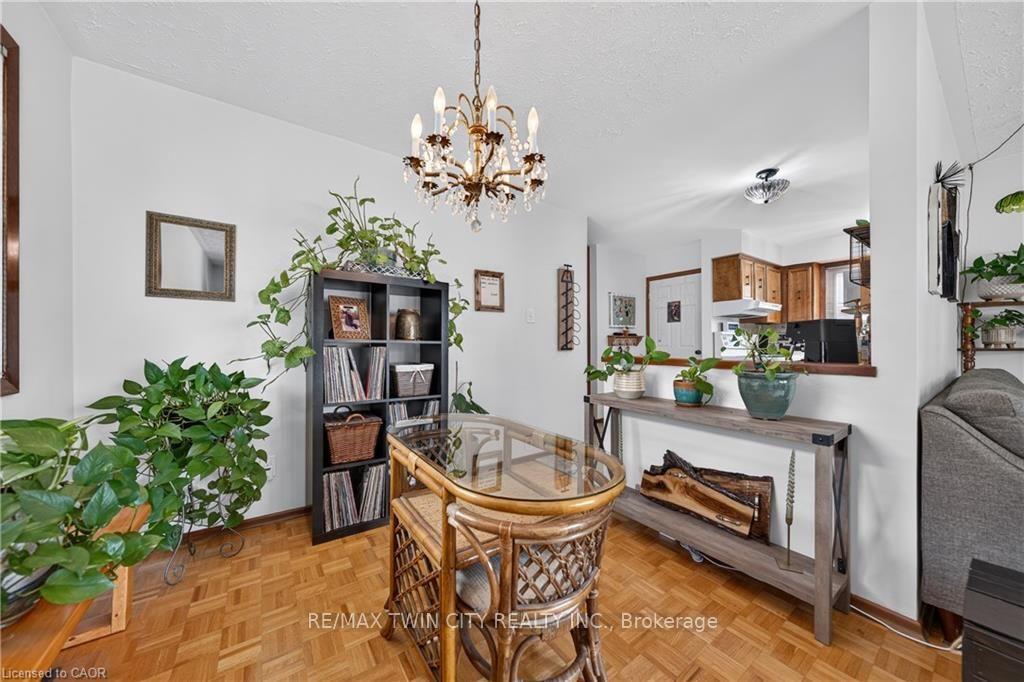 Photo 18 of 111 Kimberly Crescent, Cambridge — HOMEH