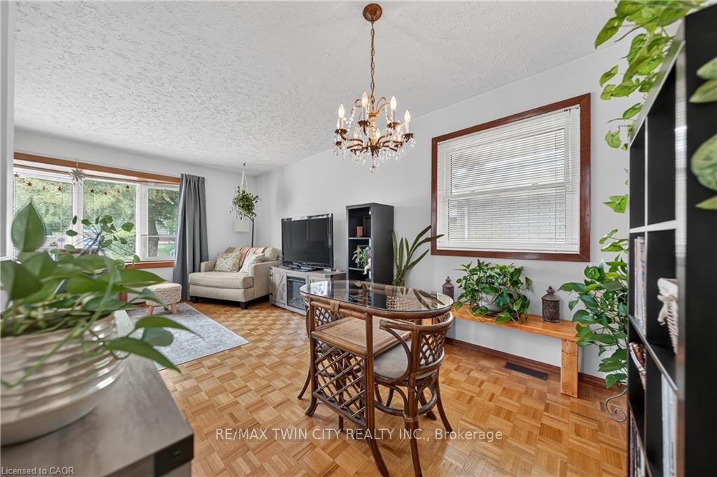 Photo 19 of 111 Kimberly Crescent, Cambridge — HOMEH