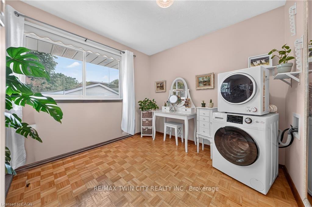 Photo 29 of 111 Kimberly Crescent, Cambridge — HOMEH