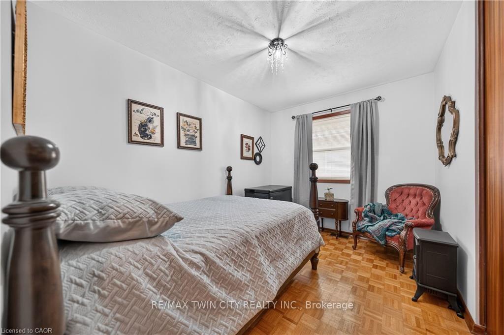 Photo 30 of 111 Kimberly Crescent, Cambridge — HOMEH