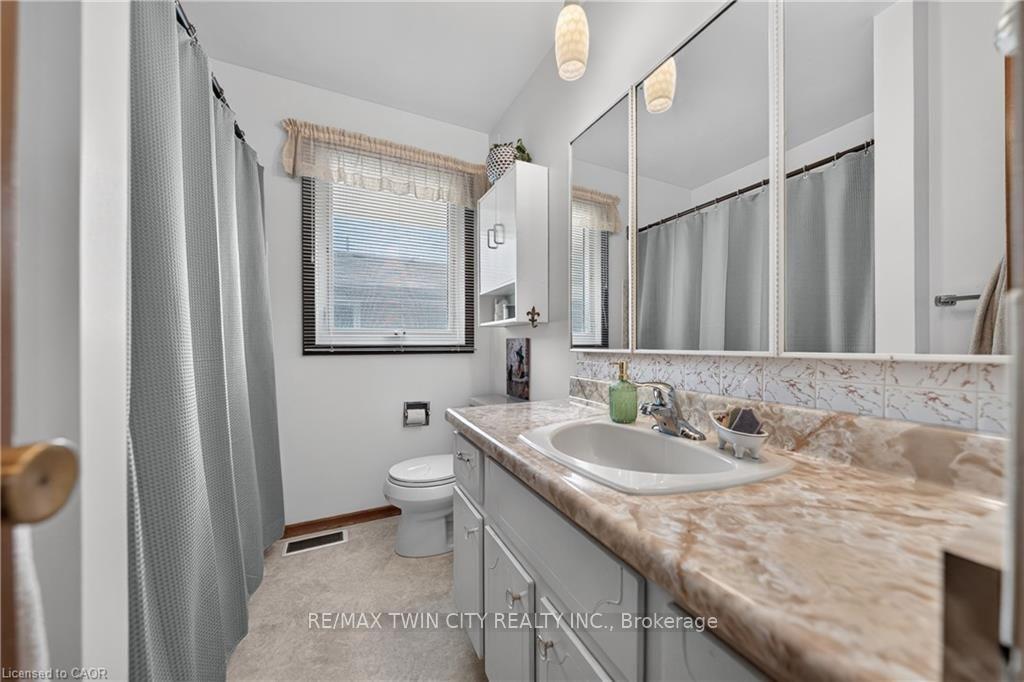 Photo 31 of 111 Kimberly Crescent, Cambridge — HOMEH