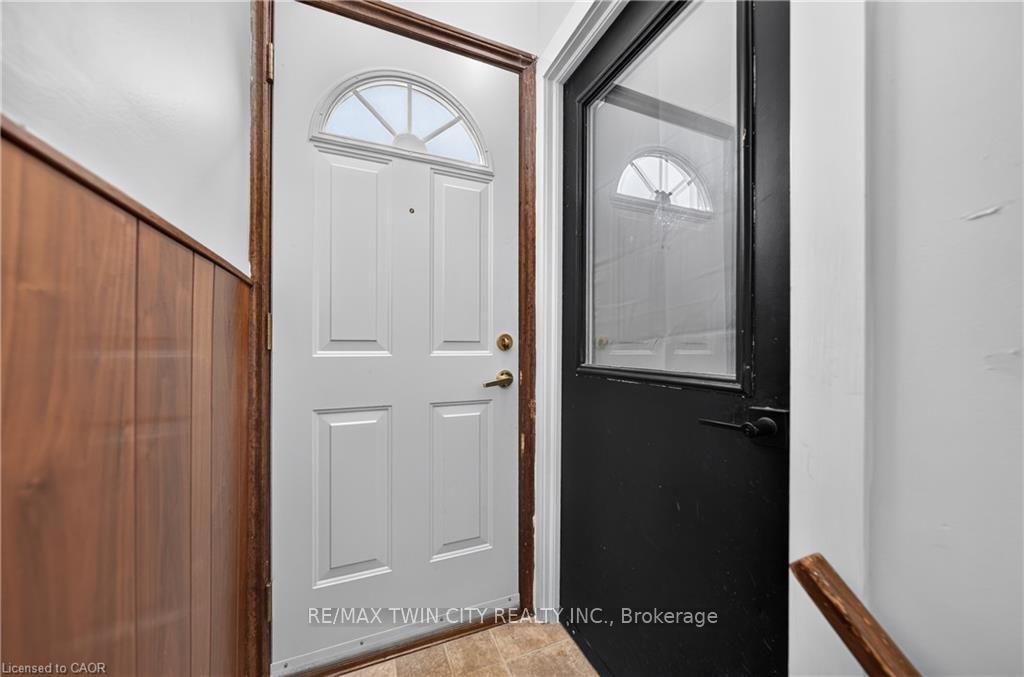 Photo 32 of 111 Kimberly Crescent, Cambridge — HOMEH