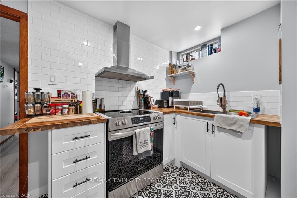 Photo 35 of 111 Kimberly Crescent, Cambridge — HOMEH