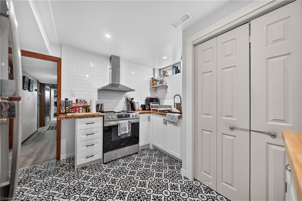 Photo 38 of 111 Kimberly Crescent, Cambridge — HOMEH