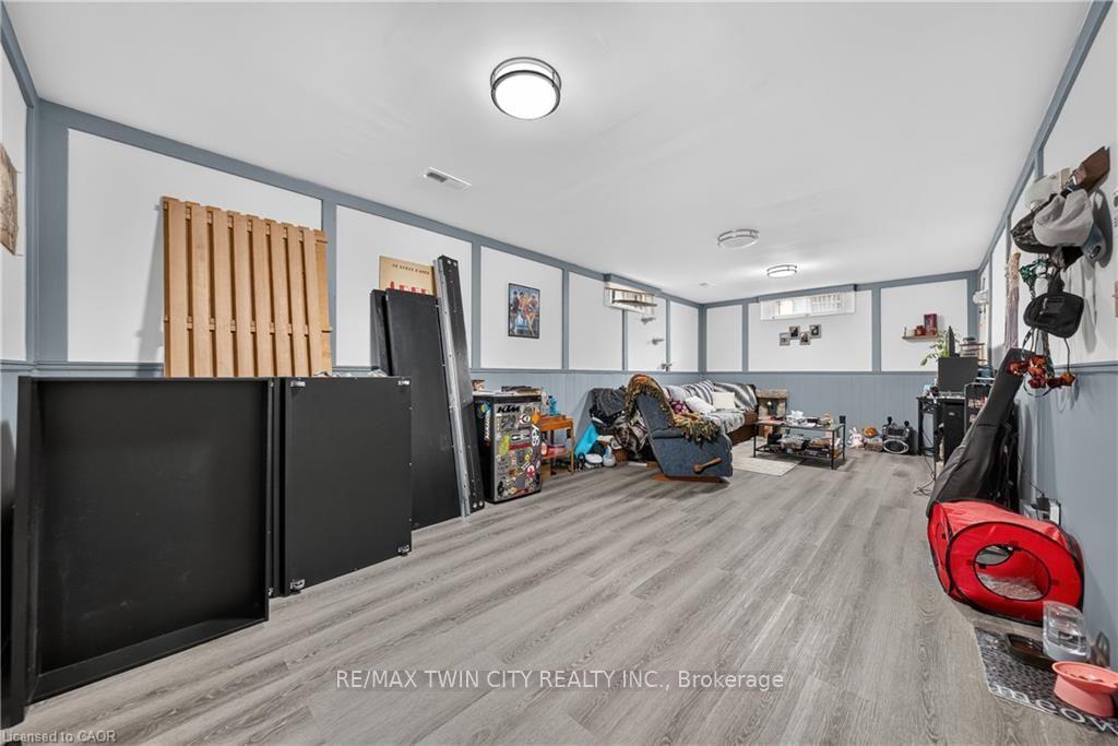 Photo 39 of 111 Kimberly Crescent, Cambridge — HOMEH