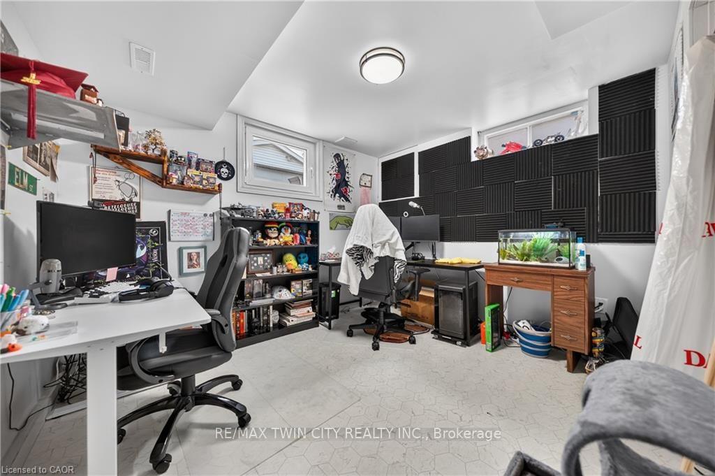 Photo 41 of 111 Kimberly Crescent, Cambridge — HOMEH
