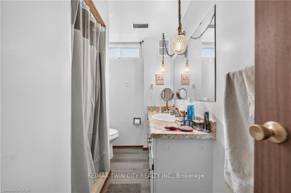 Photo 43 of 111 Kimberly Crescent, Cambridge — HOMEH