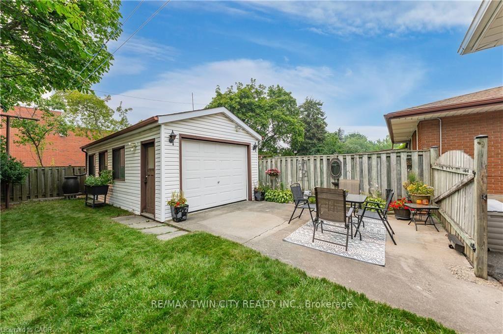 Photo 45 of 111 Kimberly Crescent, Cambridge — HOMEH