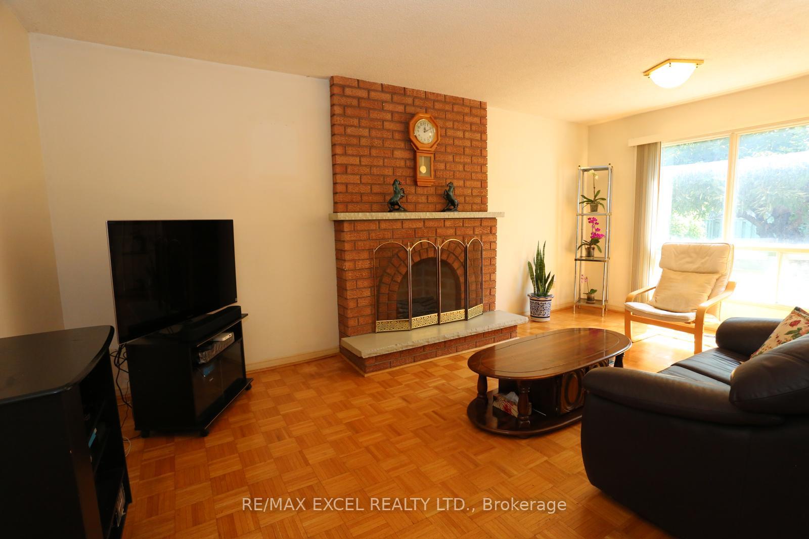Photo 20 of 93 Olivewood Drive, Markham, Middlefield — HOMEH