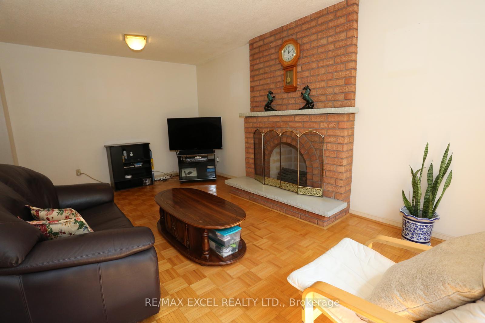 Photo 21 of 93 Olivewood Drive, Markham, Middlefield — HOMEH