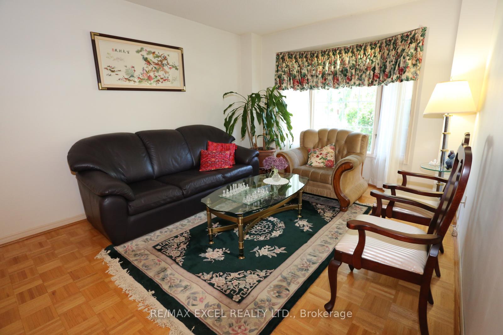 Photo 3 of 93 Olivewood Drive, Markham, Middlefield — HOMEH