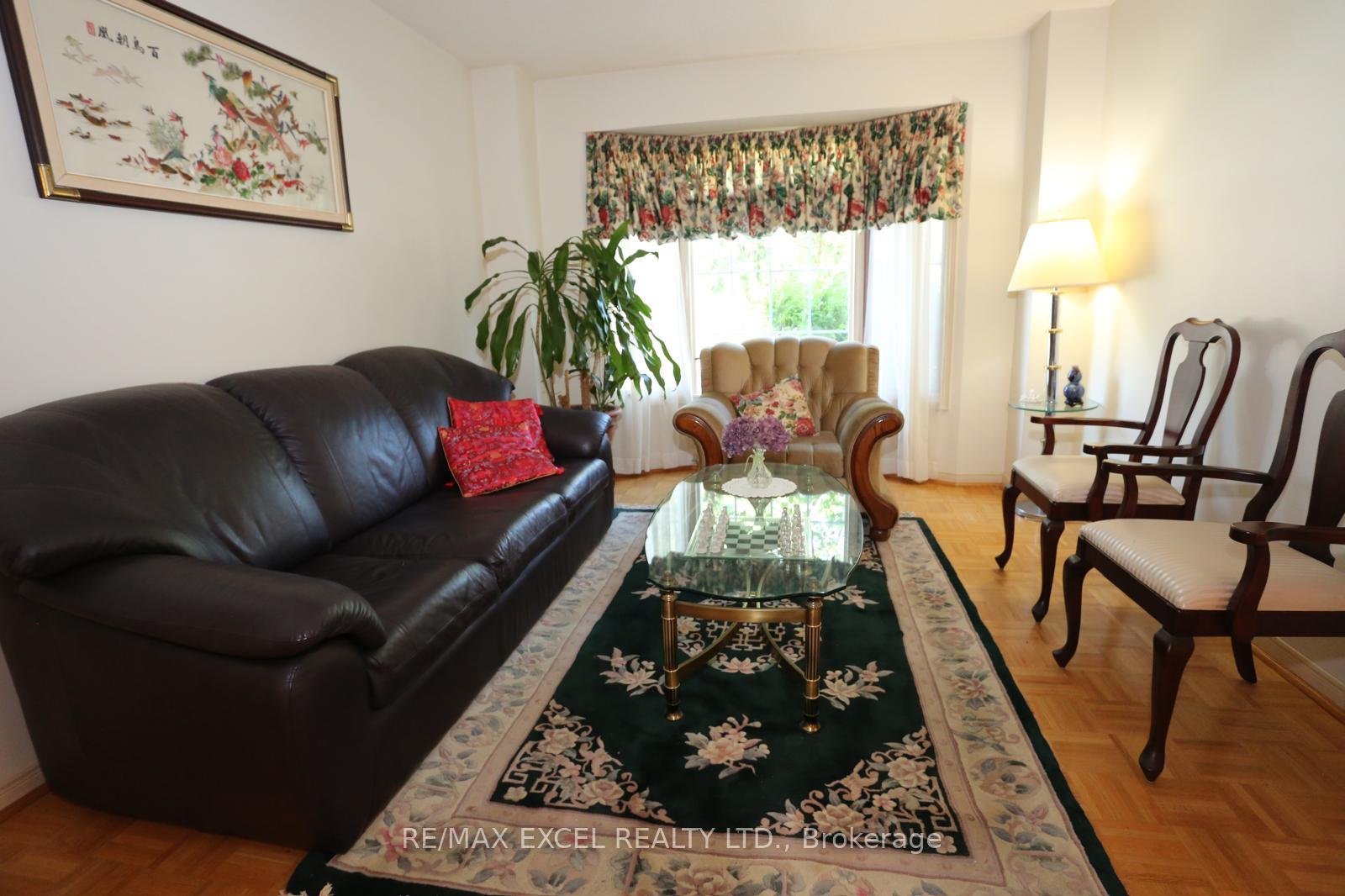 Photo 6 of 93 Olivewood Drive, Markham, Middlefield — HOMEH