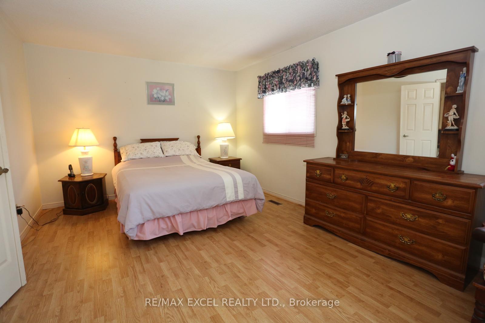 Photo 7 of 93 Olivewood Drive, Markham, Middlefield — HOMEH