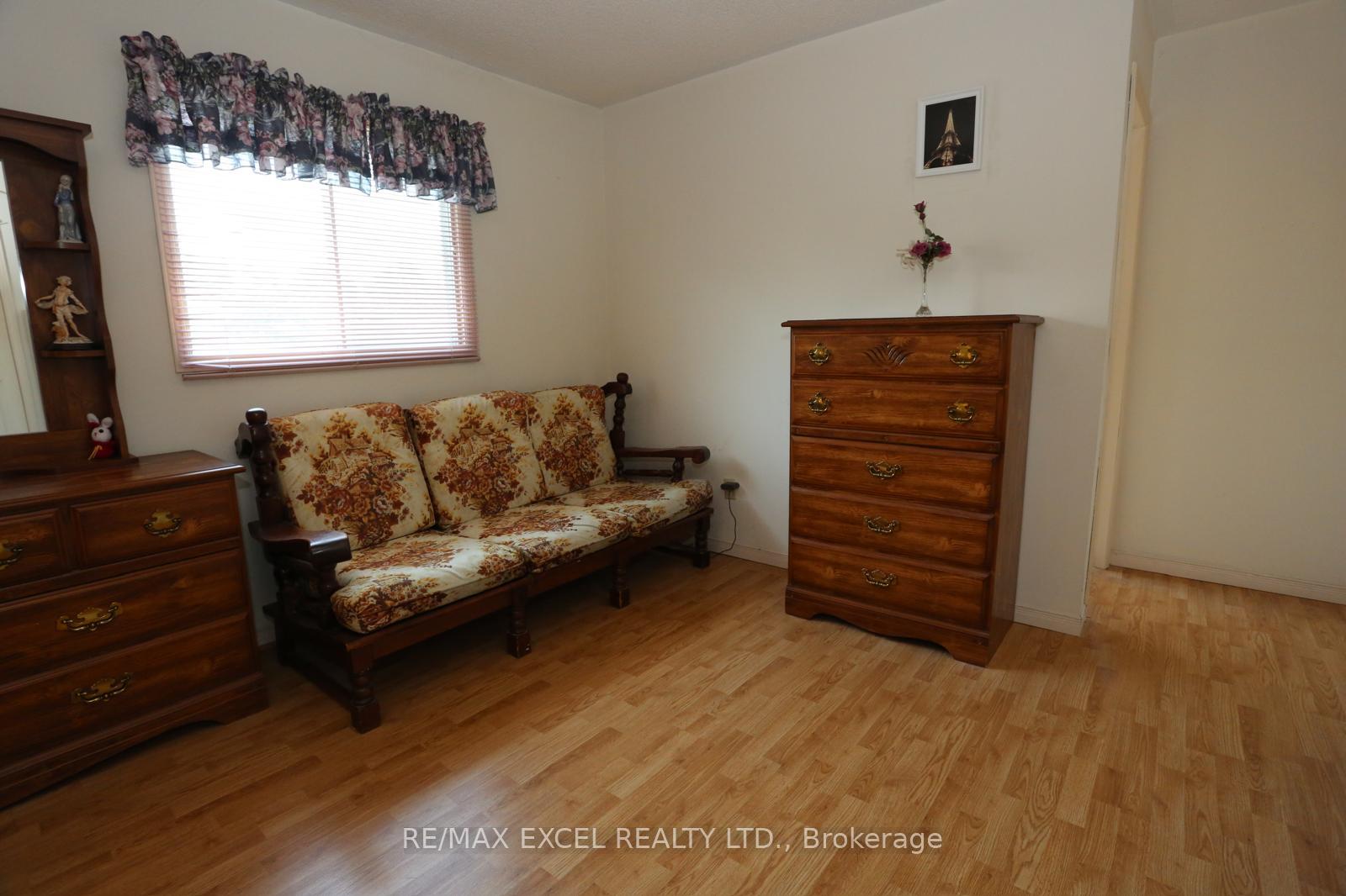 Photo 8 of 93 Olivewood Drive, Markham, Middlefield — HOMEH