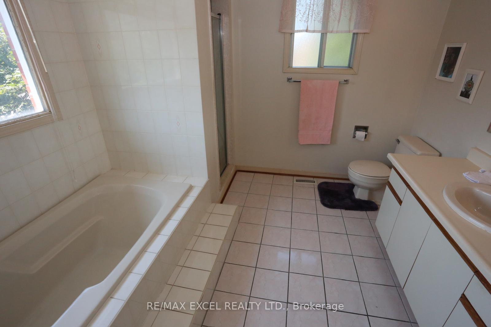 Photo 9 of 93 Olivewood Drive, Markham, Middlefield — HOMEH